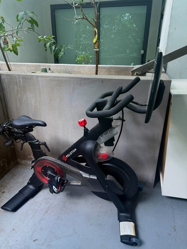 Peloton bike touchscreen - w/,