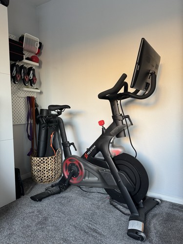 Peloton bike bundle - bike, +
