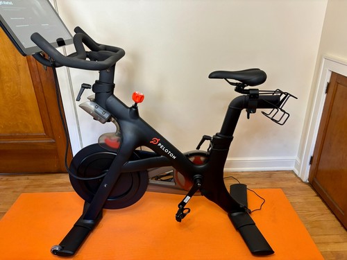Peloton bike excellent - bike,