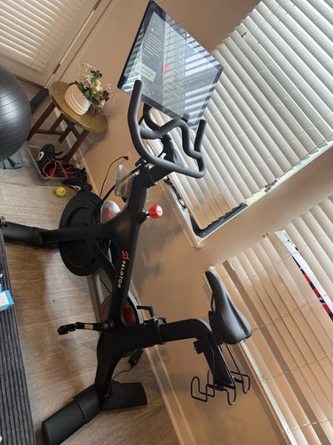 Peloton indoor cycling - peloton, w/