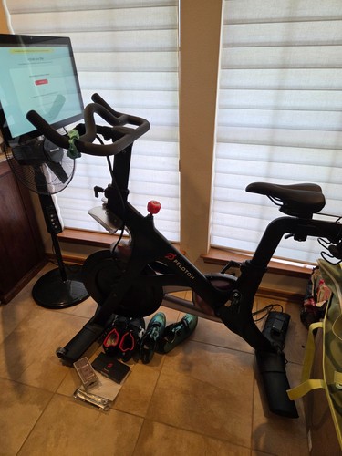 Peloton bike 1st gen good - bike, ,