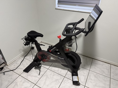 Peloton bike pre owned - –,